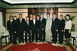 大村市访问团一行与闵行区代表记念留影